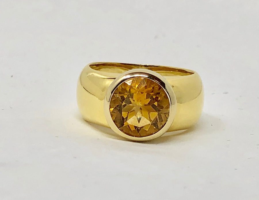 Yellow Citrine Ring in 18 Karat yellow Gold