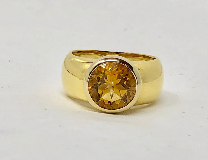 Yellow Citrine Ring in 18 Karat yellow Gold