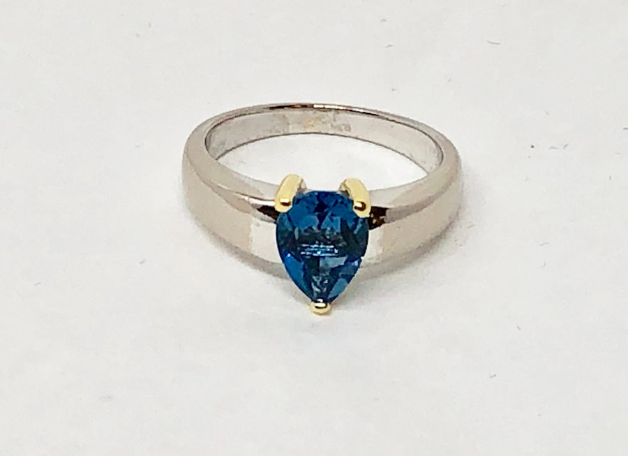 Blue Topaz Ring in 14 Karat Gold