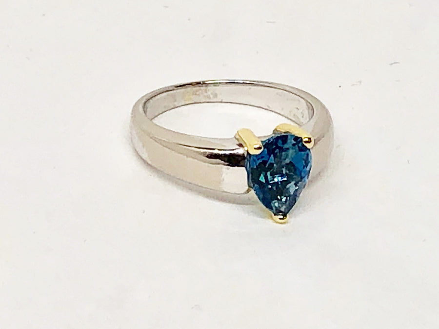 Blue Topaz Ring in 14 Karat Gold