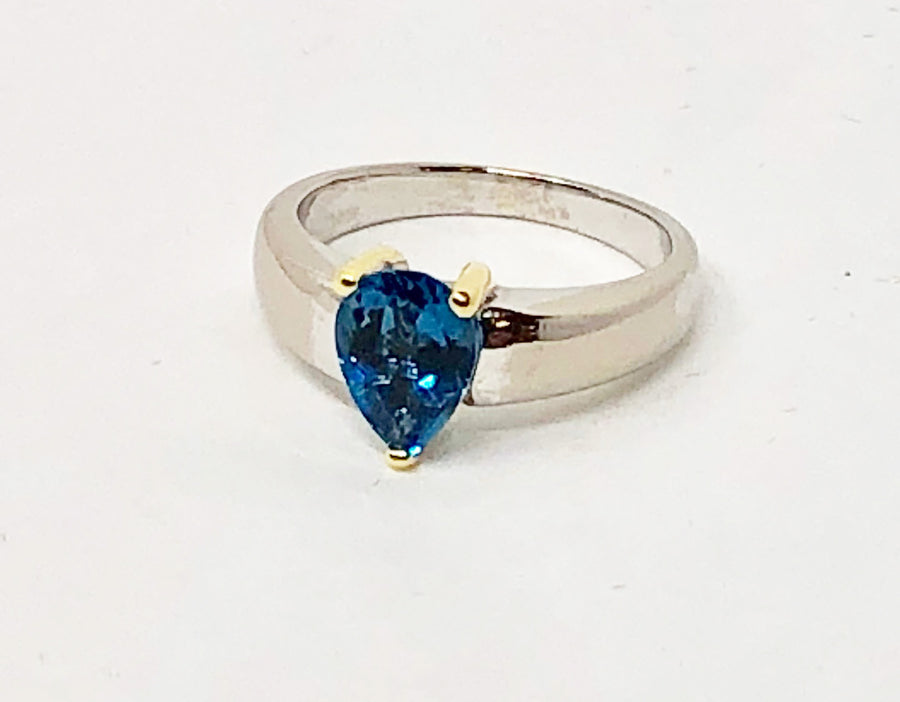 Blue Topaz Ring in 14 Karat Gold