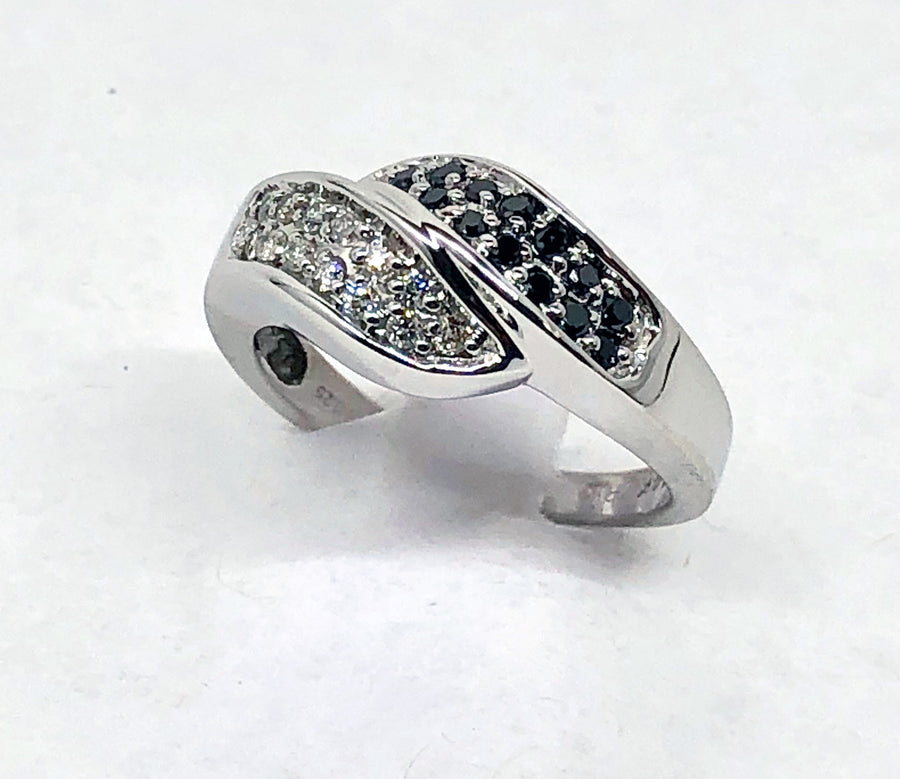 White and Black Diamonds Ring 14 Karat
