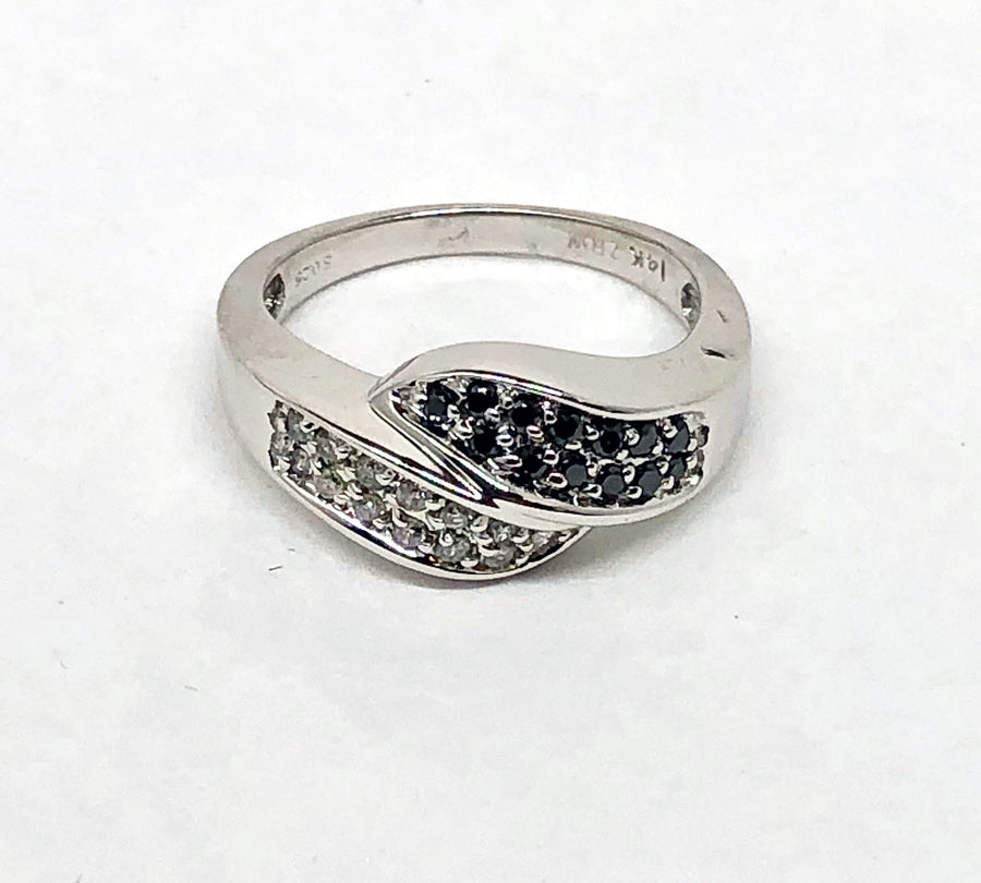 White and Black Diamonds Ring 14 Karat