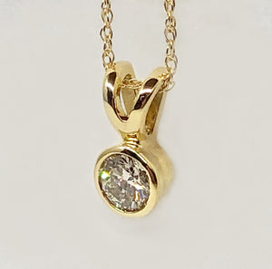 Round Diamond Pendant 14 Karat Yellow Gold