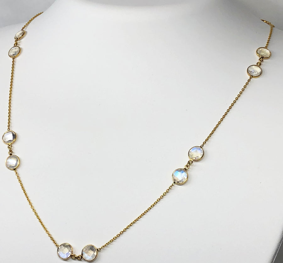 Moon Stone Nechlace in 18 Karat Yellow Gold