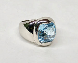 Blue Topaz Ring 18 Karat White Gold