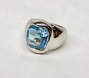 Blue Topaz Ring 18 Karat White Gold
