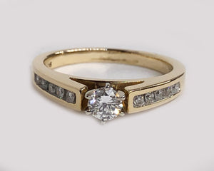 Engagement Diamond Ring Yellow Gold