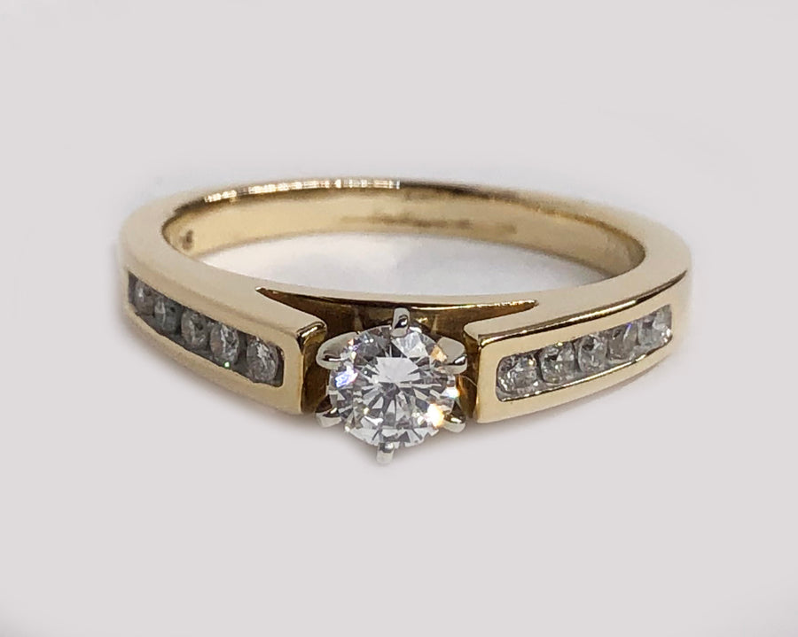Engagement Diamond Ring Yellow Gold