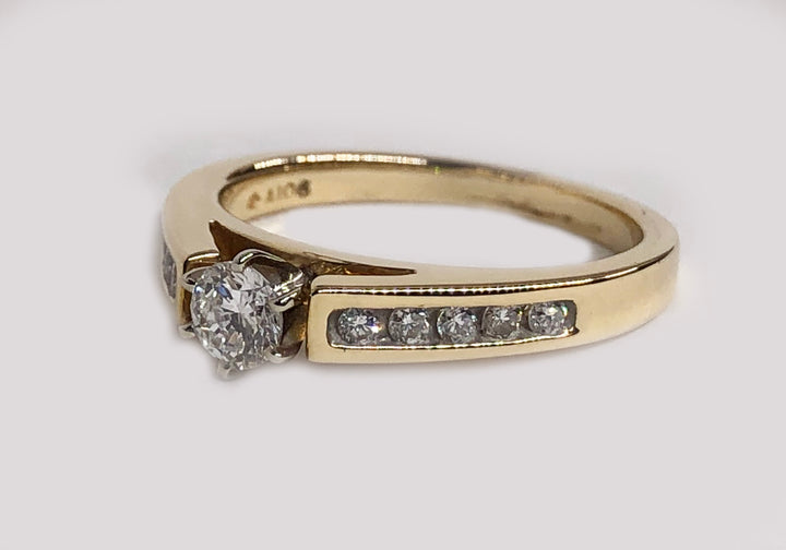 Engagement Diamond Ring Yellow Gold